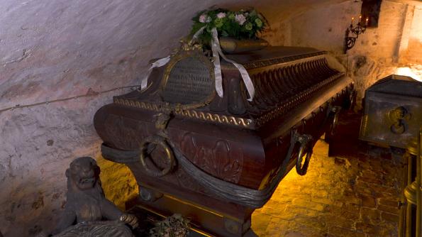 Sarg der Caroline Mathilde in der Gruft der Stadtkirche St. Marien, Celle