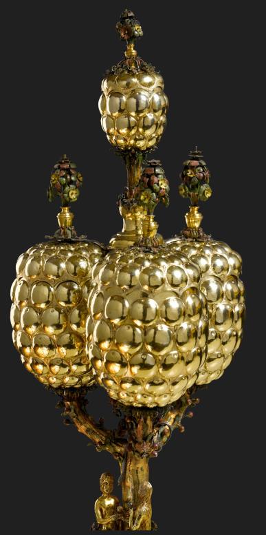 Vierfacher Traubenpokal – Huldigungsgeschenk der Stadt Osterode, gefertigt durch Christoph Uder, Osterode, Silber vergoldet, Kaltbemalung, 1649.
