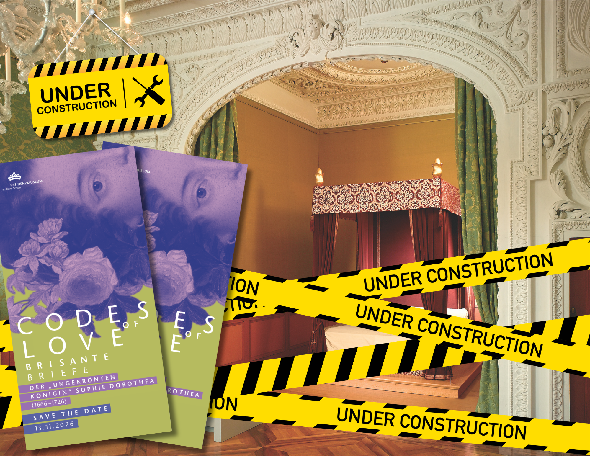 Im Hintegrund ein abgesperrter Raum mit dem Hinweis "Under Construction", im Vordergrund zwei Flyer zur kommenden Sonderausstellung "Codes of Love"